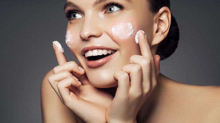 Nogle trin til perfekt hud – sådan vælger og bruger du grundmakeup